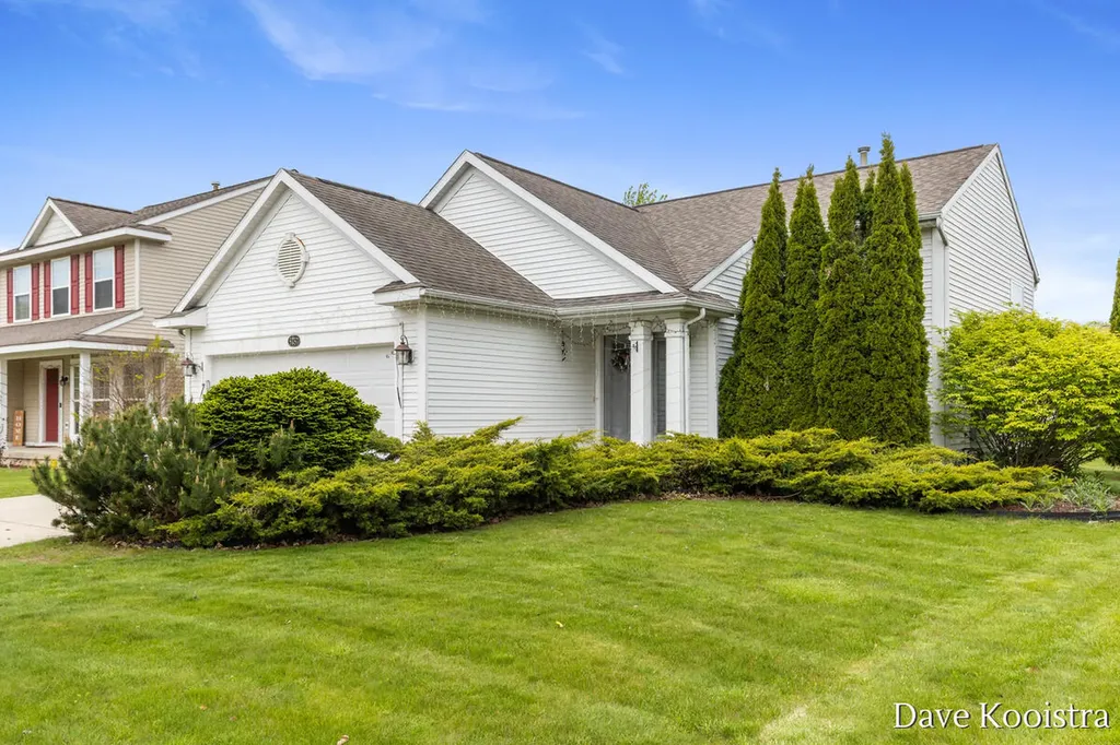 5757 E Grove Drive SE Kentwood City MI 49512
