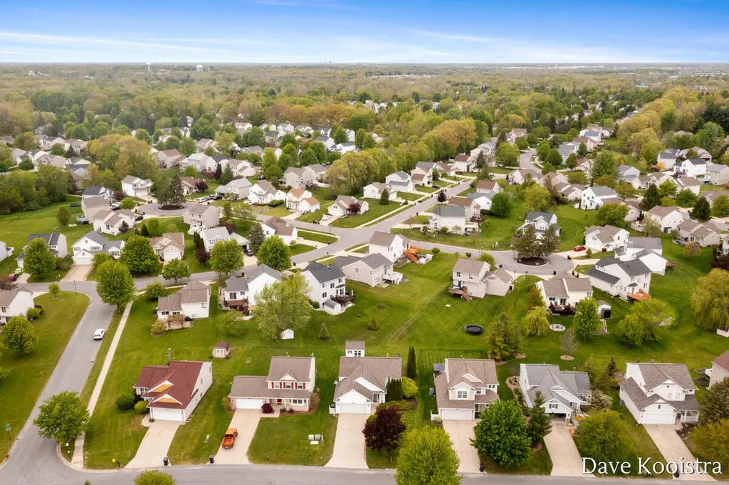 5757 E Grove Drive SE Kentwood City MI 49512