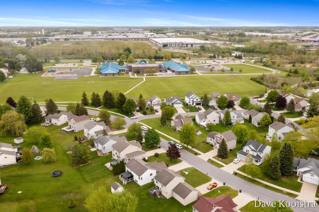 5757 E Grove Drive SE Kentwood City MI 49512