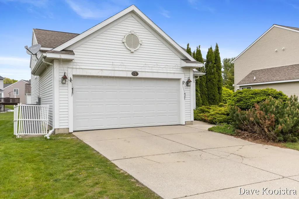 5757 E Grove Drive SE Kentwood City MI 49512