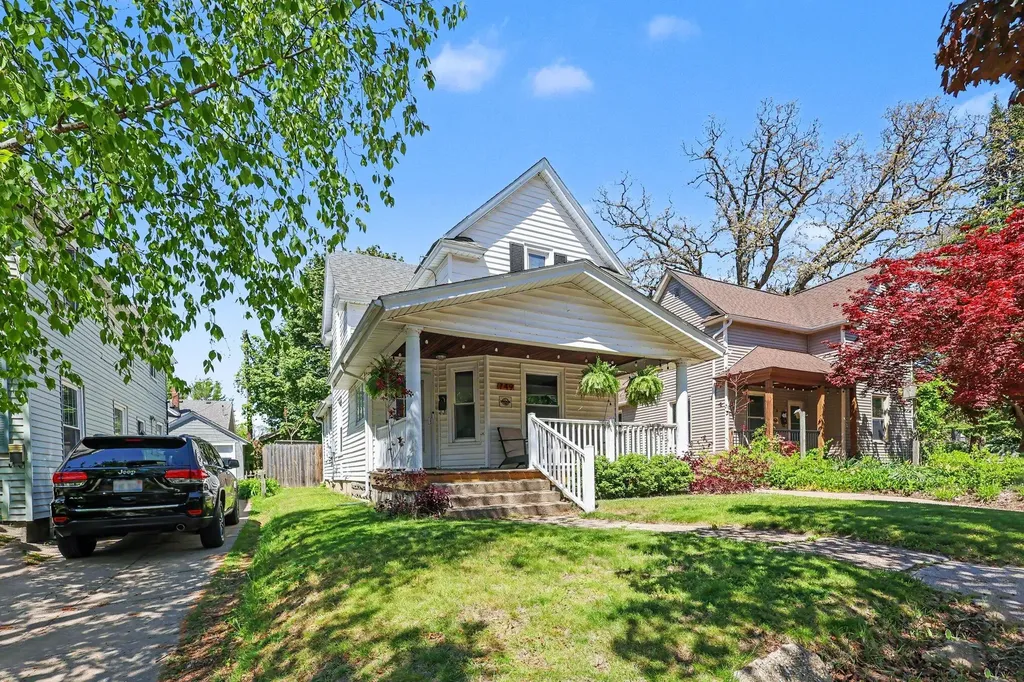 749 Lockwood Street NE Grand Rapids City MI 49503