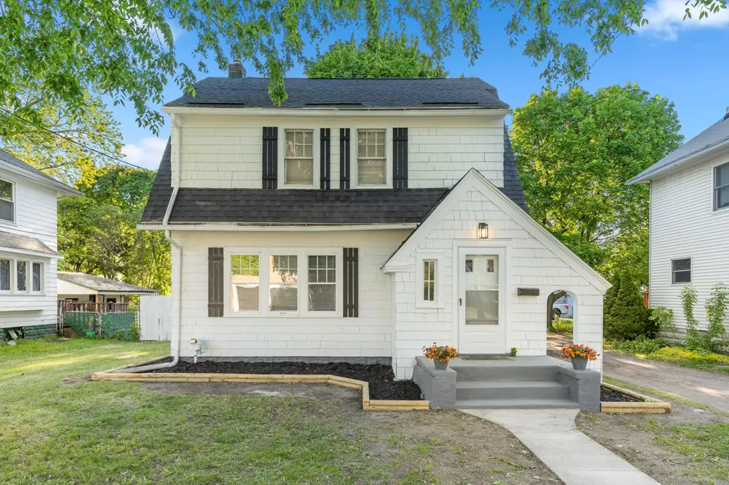 1816 Todd Avenue Lansing City MI 48910