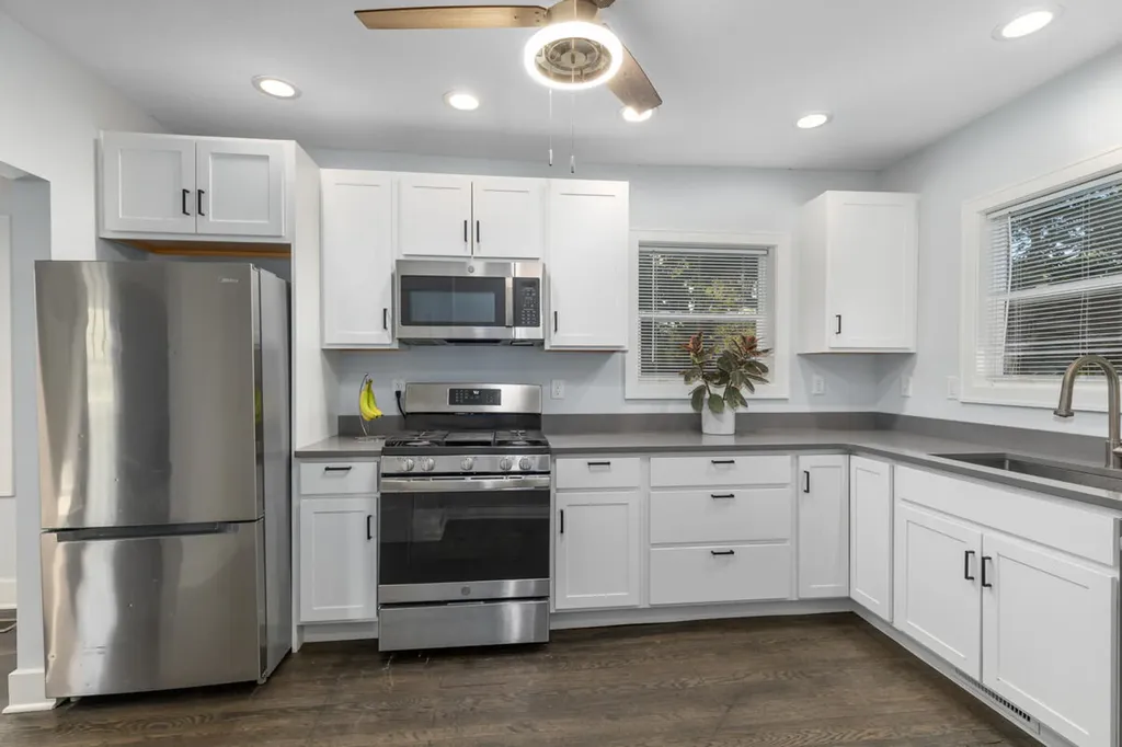 1816 Todd Avenue Lansing City MI 48910
