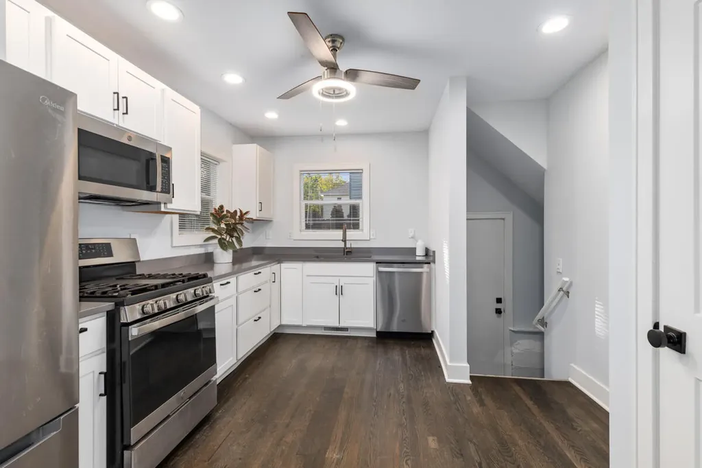 1816 Todd Avenue Lansing City MI 48910