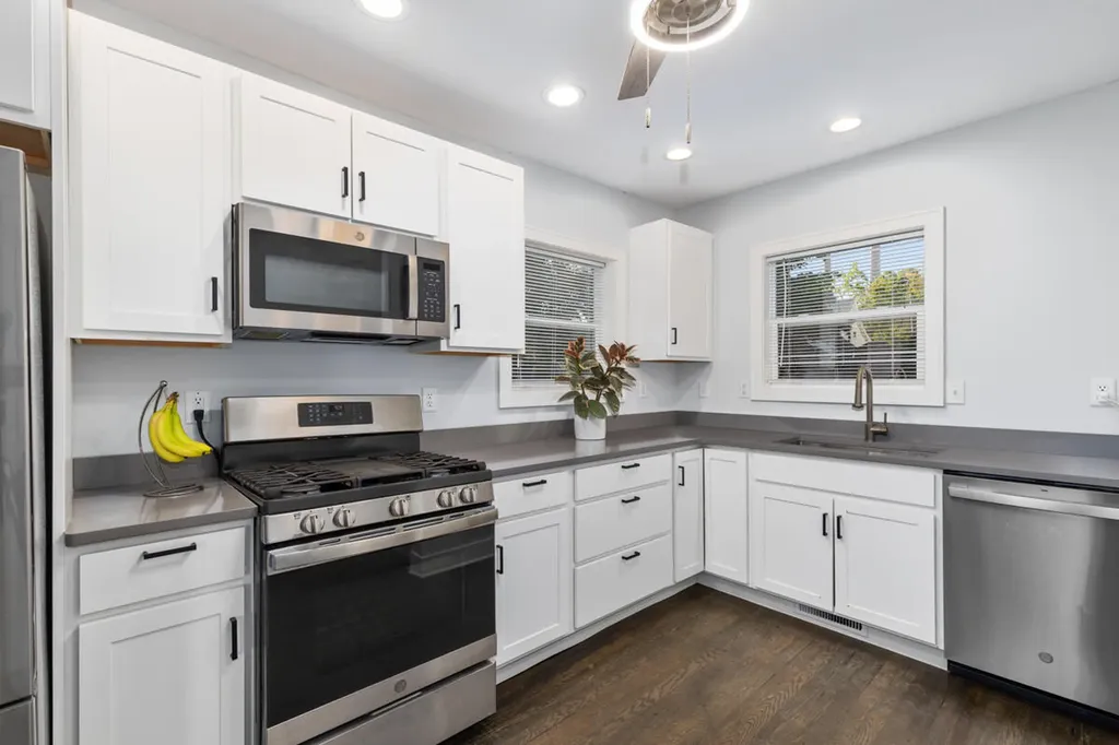 1816 Todd Avenue Lansing City MI 48910