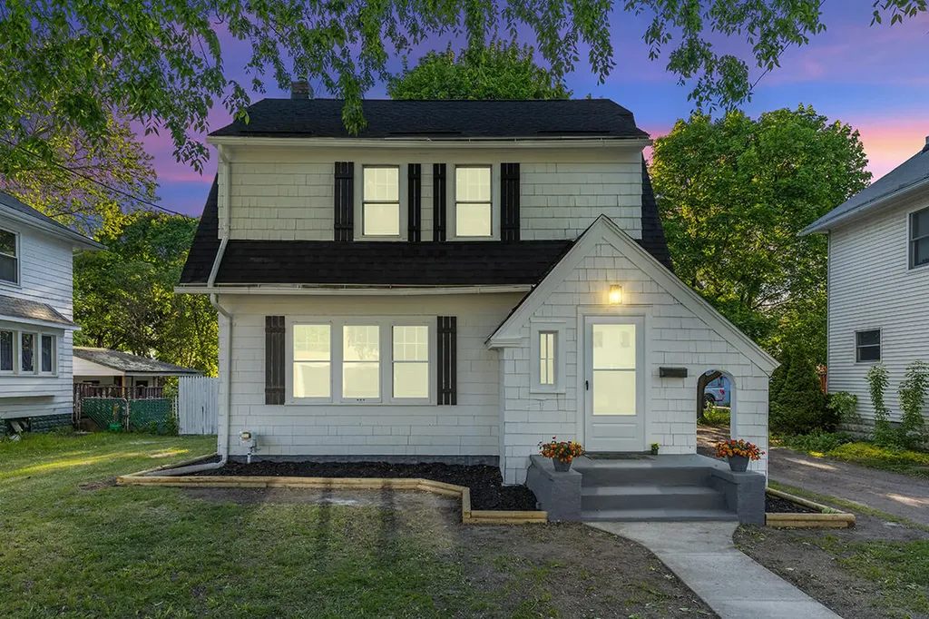 1816 Todd Avenue Lansing City MI 48910