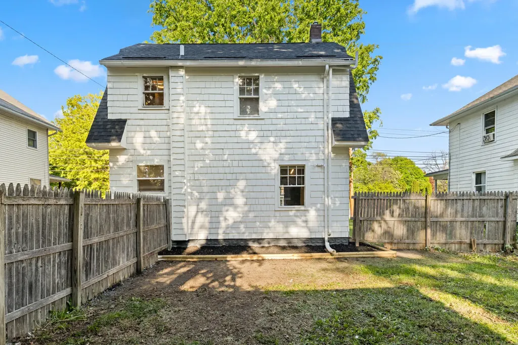 1816 Todd Avenue Lansing City MI 48910