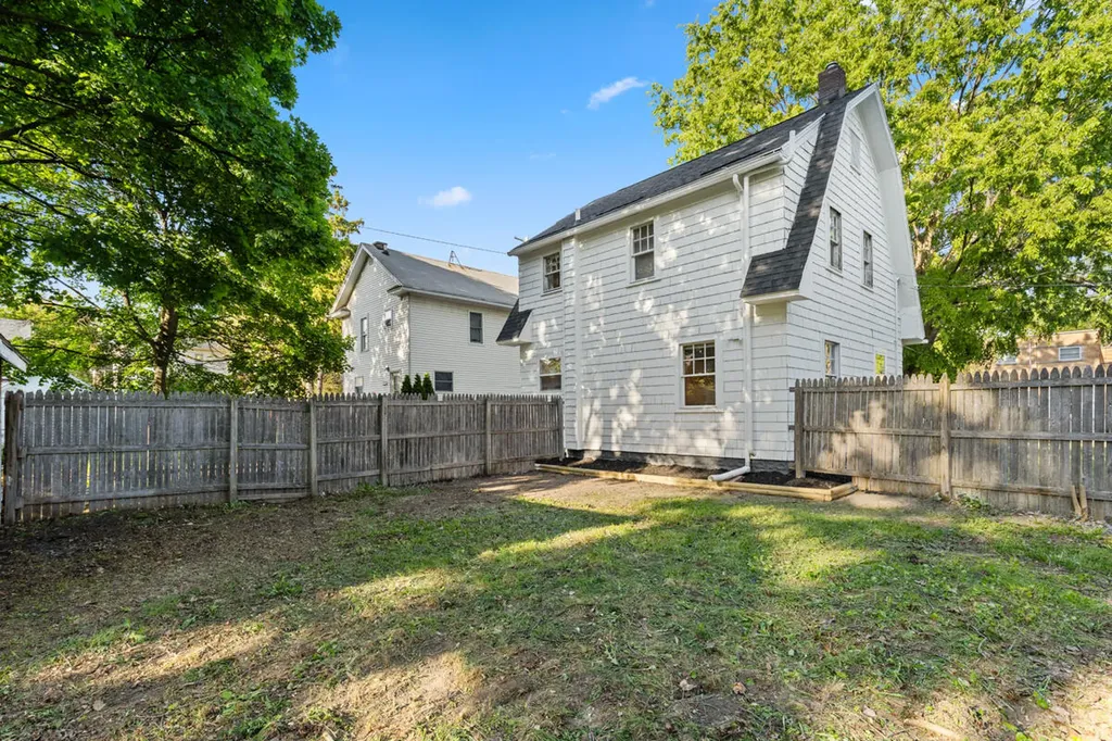 1816 Todd Avenue Lansing City MI 48910