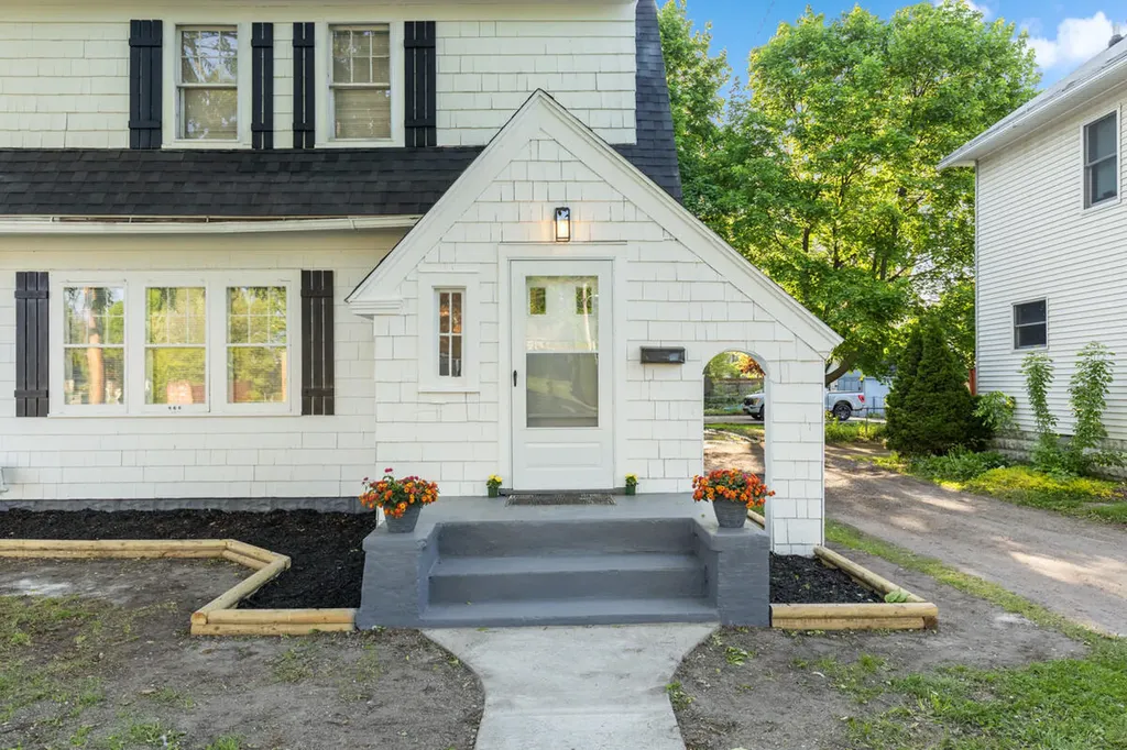 1816 Todd Avenue Lansing City MI 48910