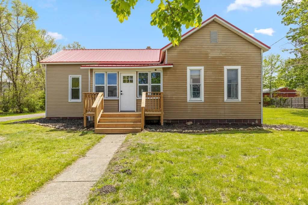 156 W Beech Street NE Cedar Springs City MI 49319