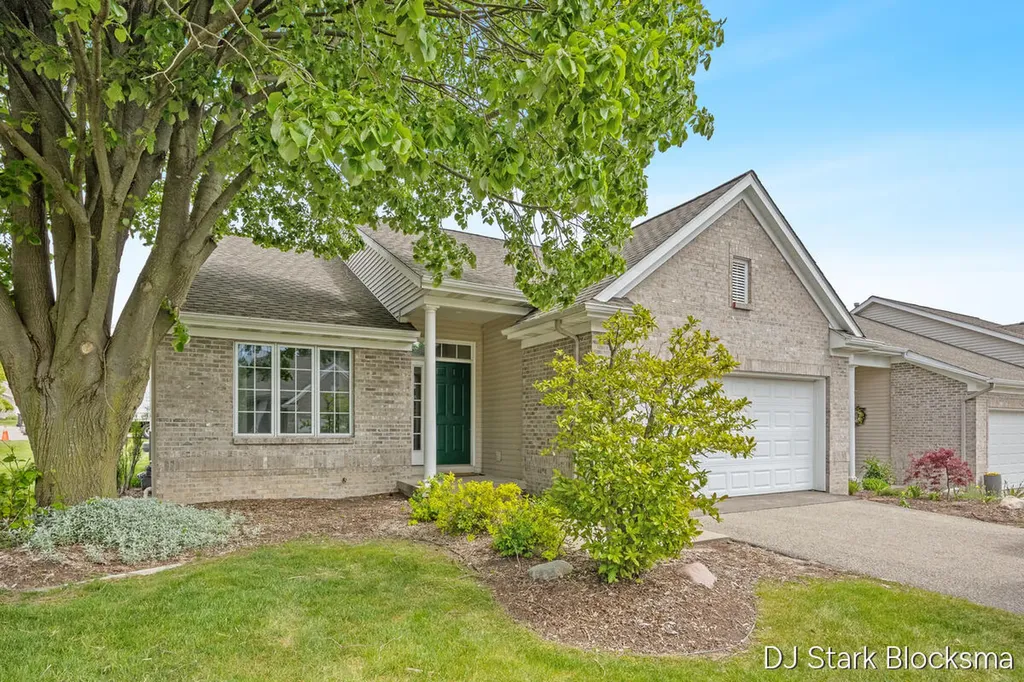 2038 Palmerton Court NE Grand Rapids City MI 49505