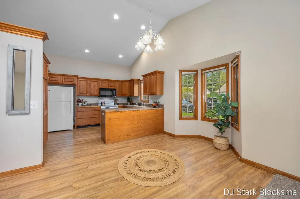 2038 Palmerton Court NE Grand Rapids City MI 49505