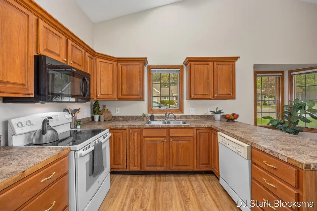 2038 Palmerton Court NE Grand Rapids City MI 49505
