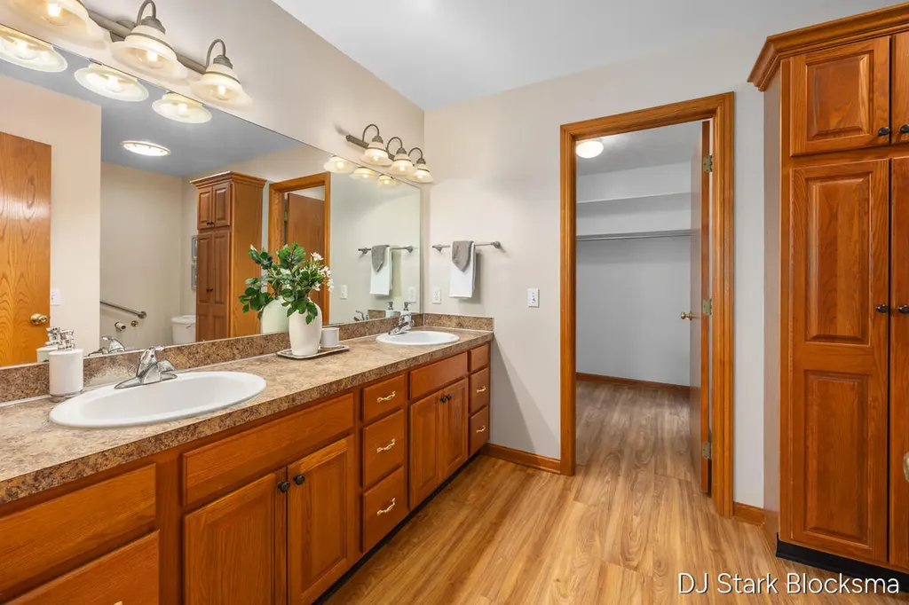 2038 Palmerton Court NE Grand Rapids City MI 49505