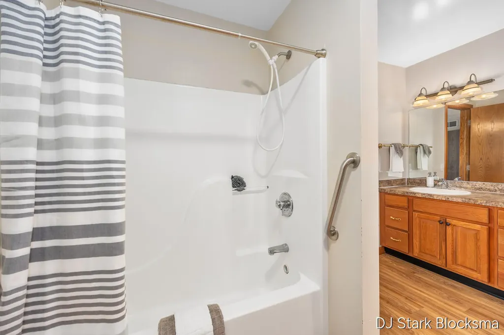2038 Palmerton Court NE Grand Rapids City MI 49505