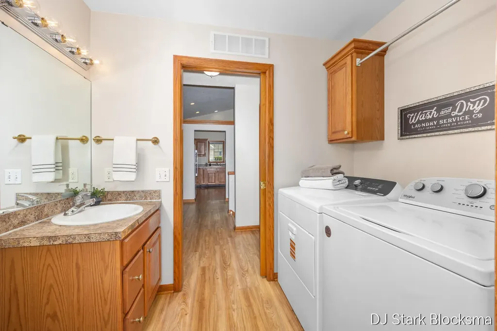2038 Palmerton Court NE Grand Rapids City MI 49505
