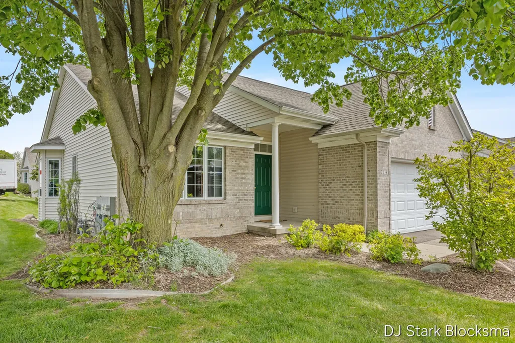 2038 Palmerton Court NE Grand Rapids City MI 49505