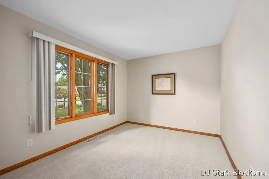 2038 Palmerton Court NE Grand Rapids City MI 49505
