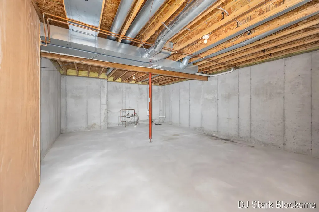 2038 Palmerton Court NE Grand Rapids City MI 49505