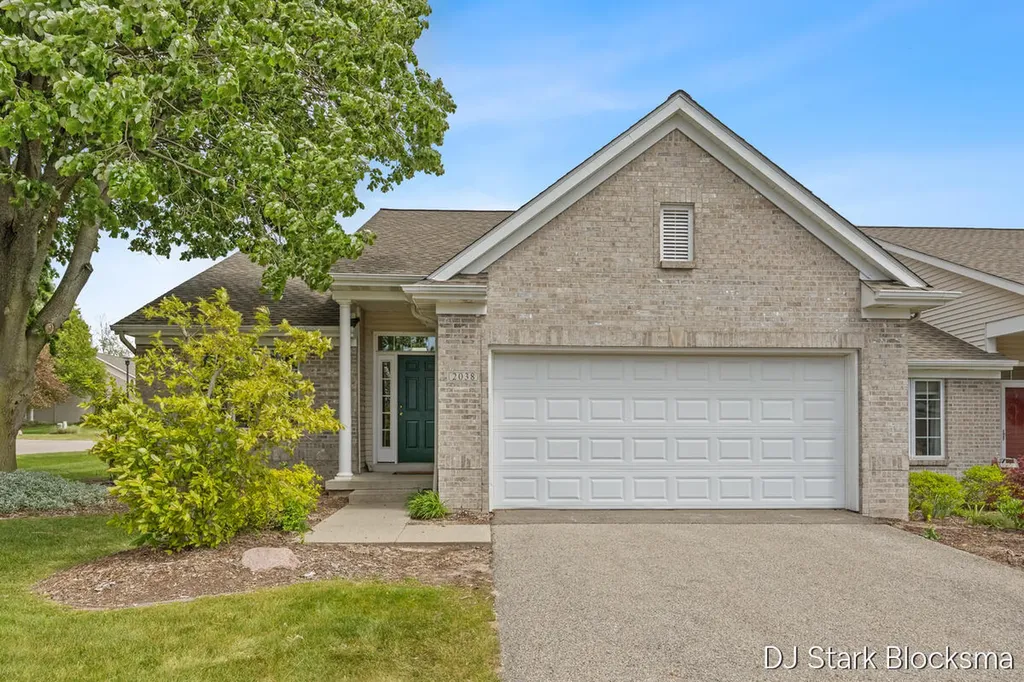 2038 Palmerton Court NE Grand Rapids City MI 49505