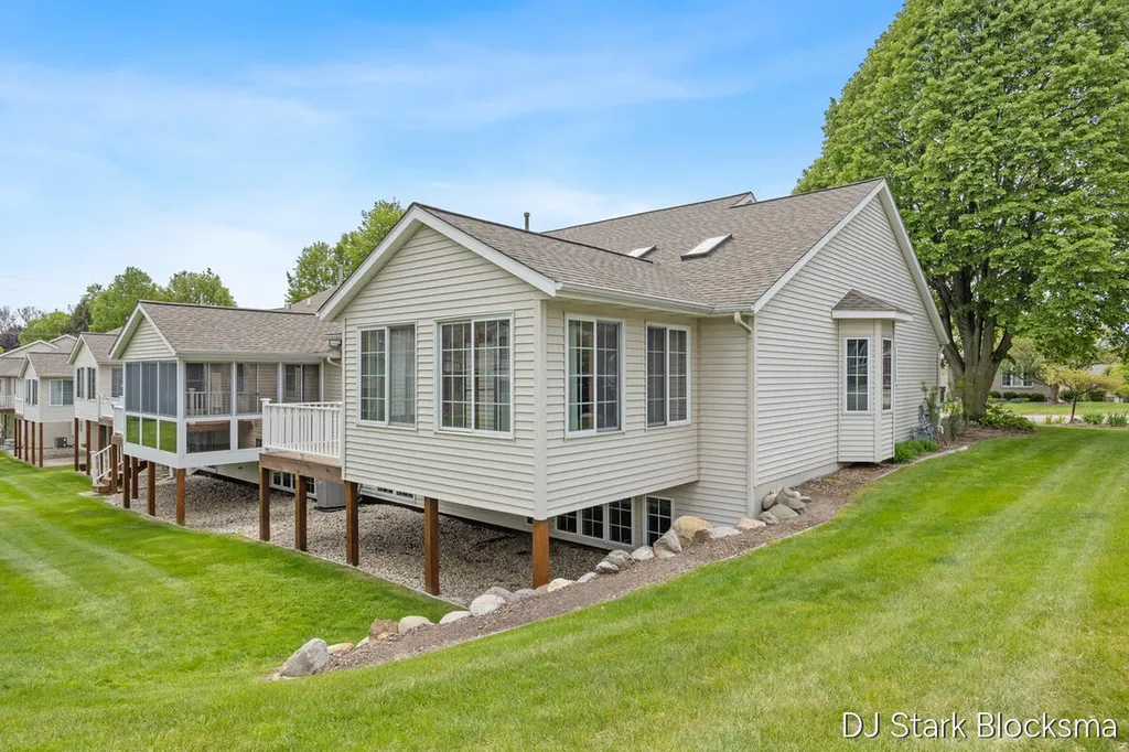 2038 Palmerton Court NE Grand Rapids City MI 49505