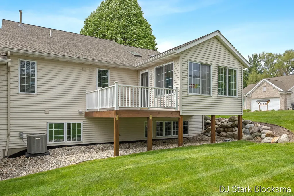 2038 Palmerton Court NE Grand Rapids City MI 49505