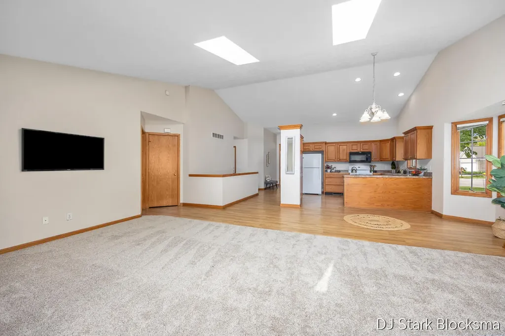 2038 Palmerton Court NE Grand Rapids City MI 49505