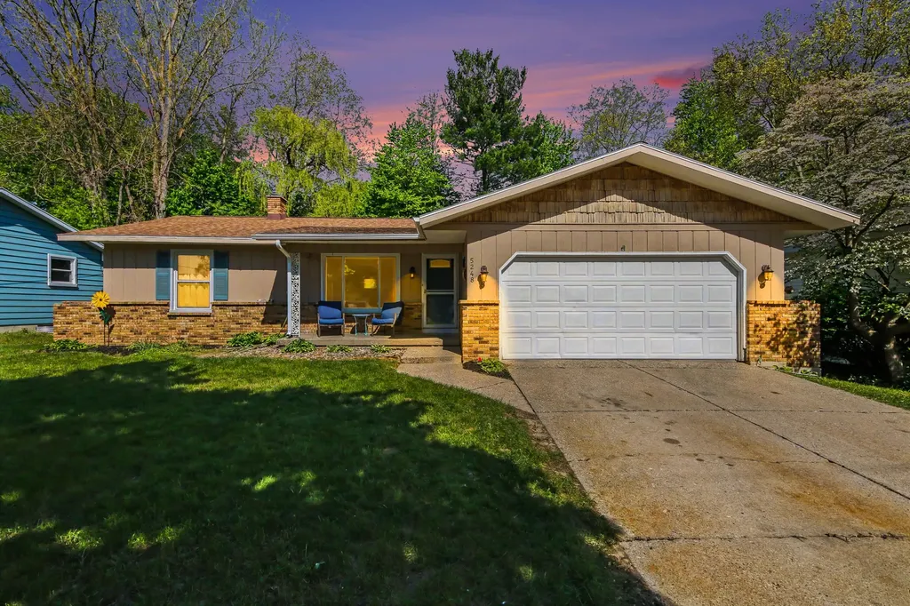 5248 Burgis Avenue SE Kentwood City MI 49508