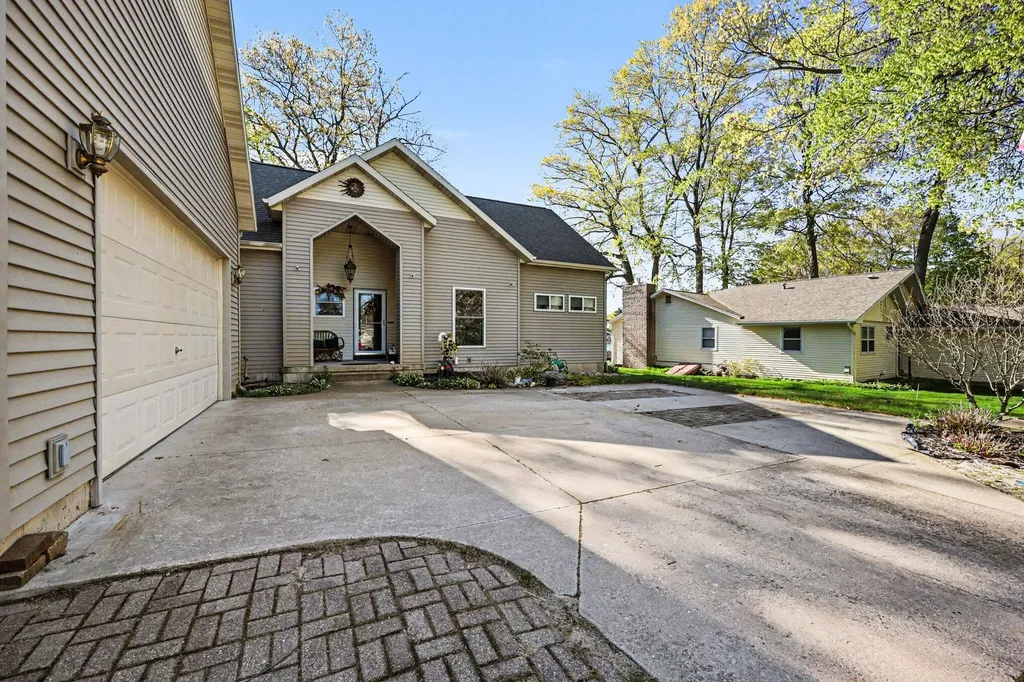 5550 Cozy Point Drive Croton Township MI 49337