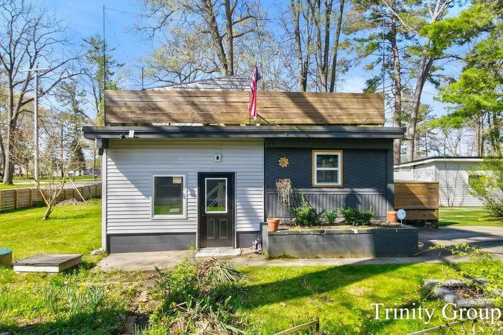 7615 S Croton Hardy Drive Croton Township MI 49337