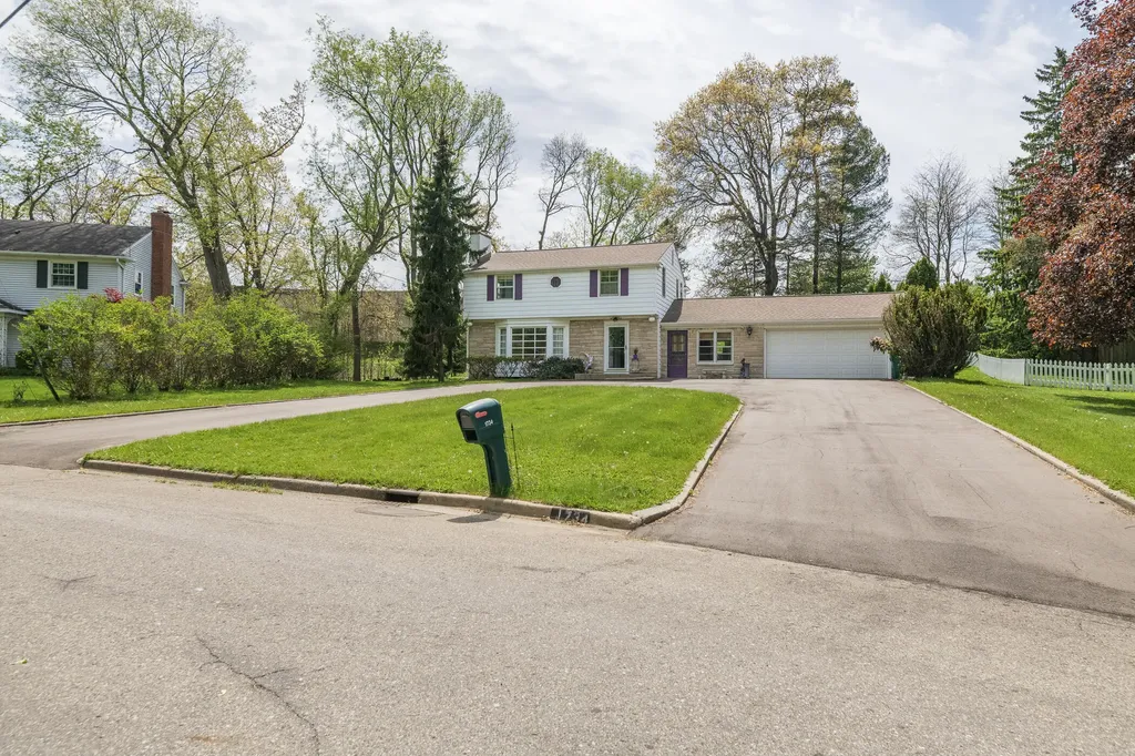 1734 Greenbriar Drive Portage City MI 49024