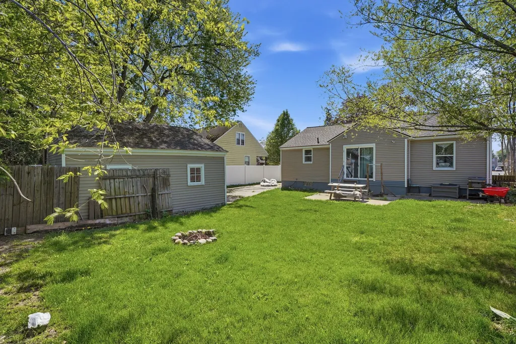 1620 Delwood Avenue SW Wyoming City MI 49509