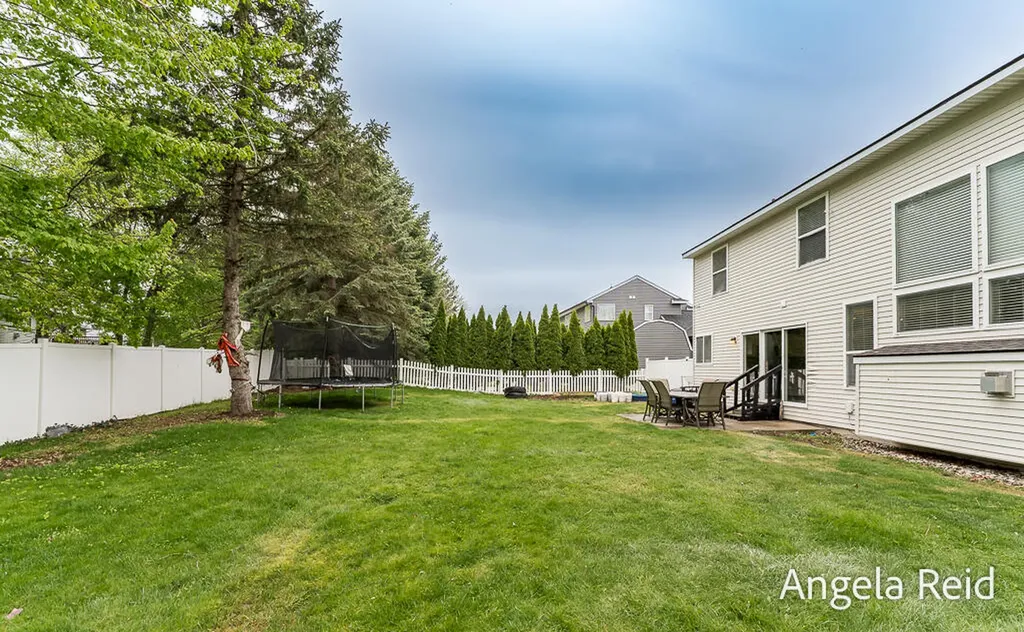 3528 Birch Knoll Drive SE Kentwood City MI 49512