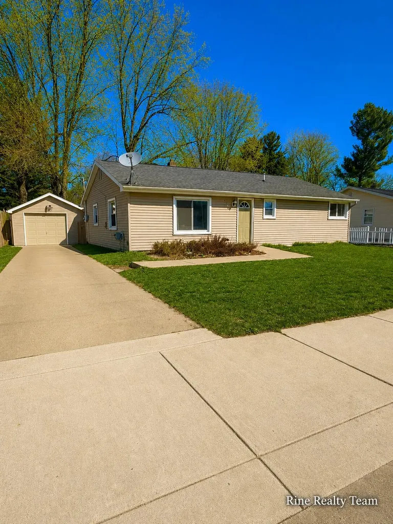 714 Cherry Street Charlotte City MI 48813
