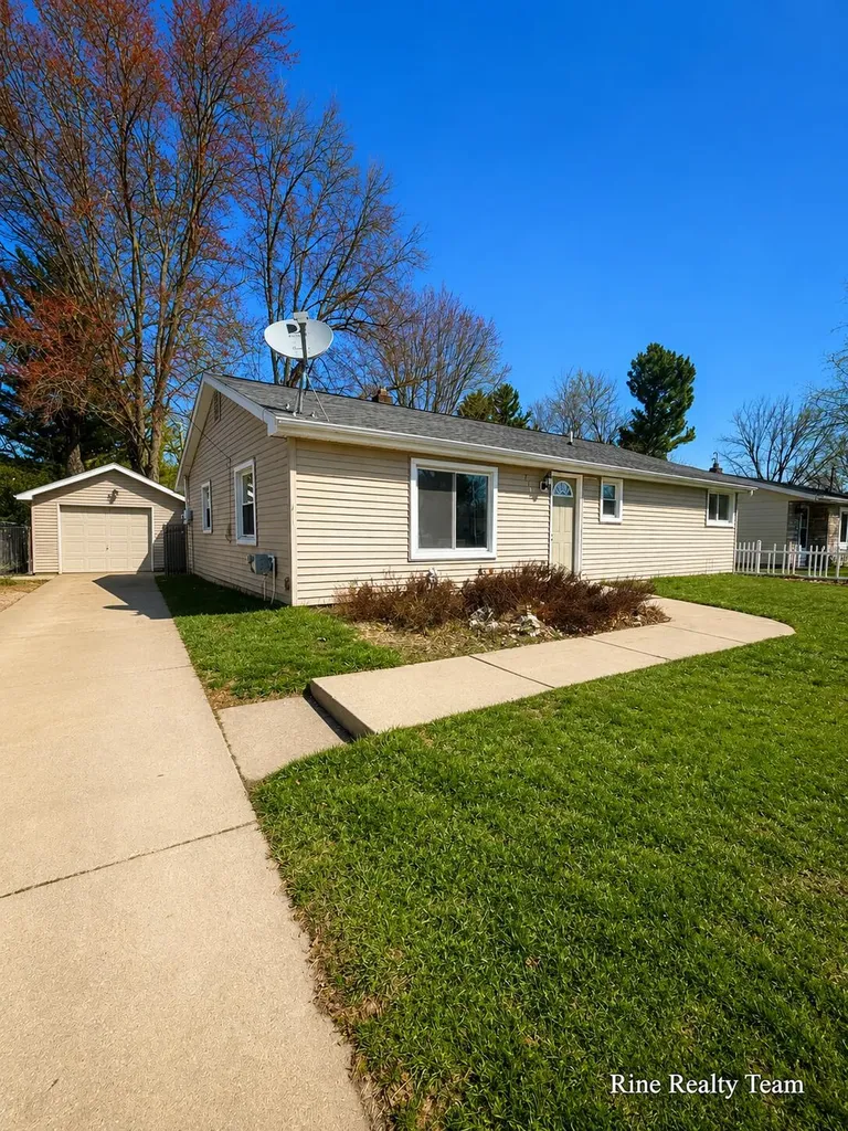 714 Cherry Street Charlotte City MI 48813