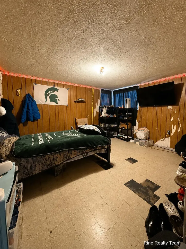 714 Cherry Street Charlotte City MI 48813
