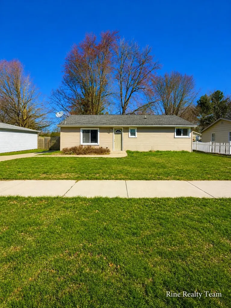 714 Cherry Street Charlotte City MI 48813