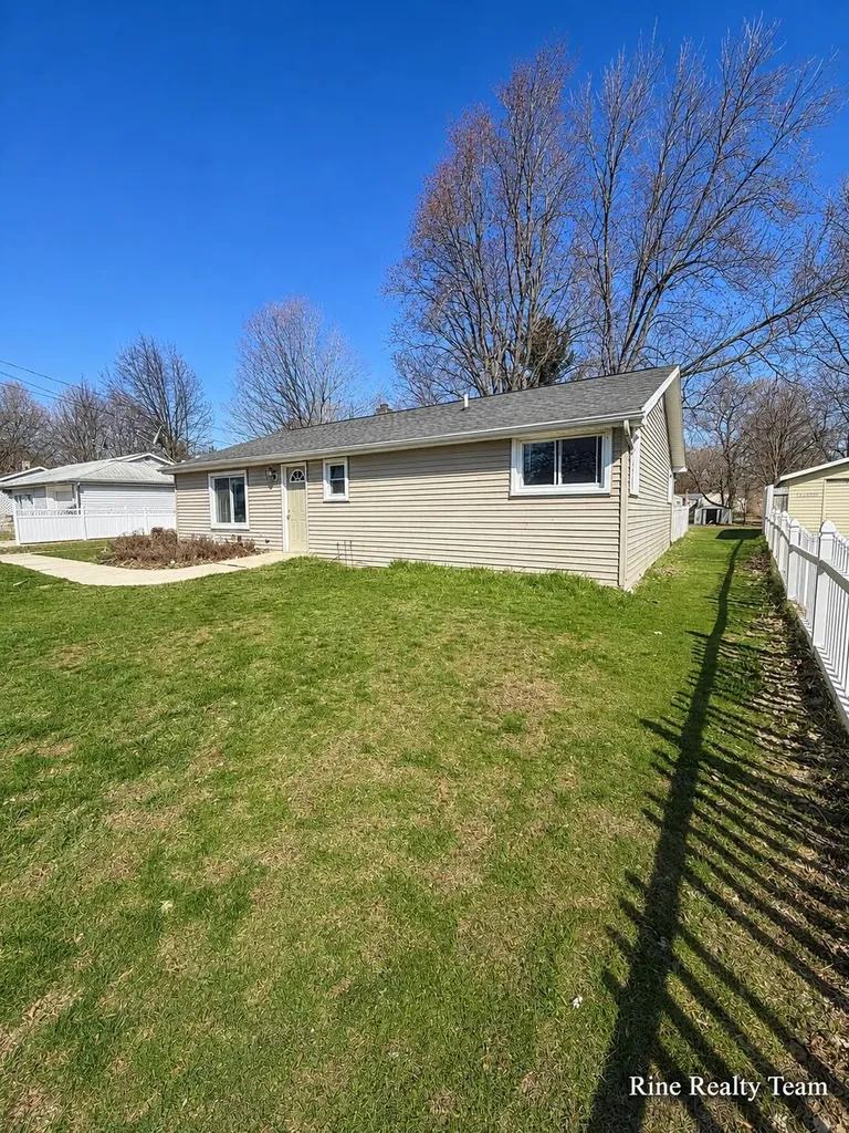 714 Cherry Street Charlotte City MI 48813