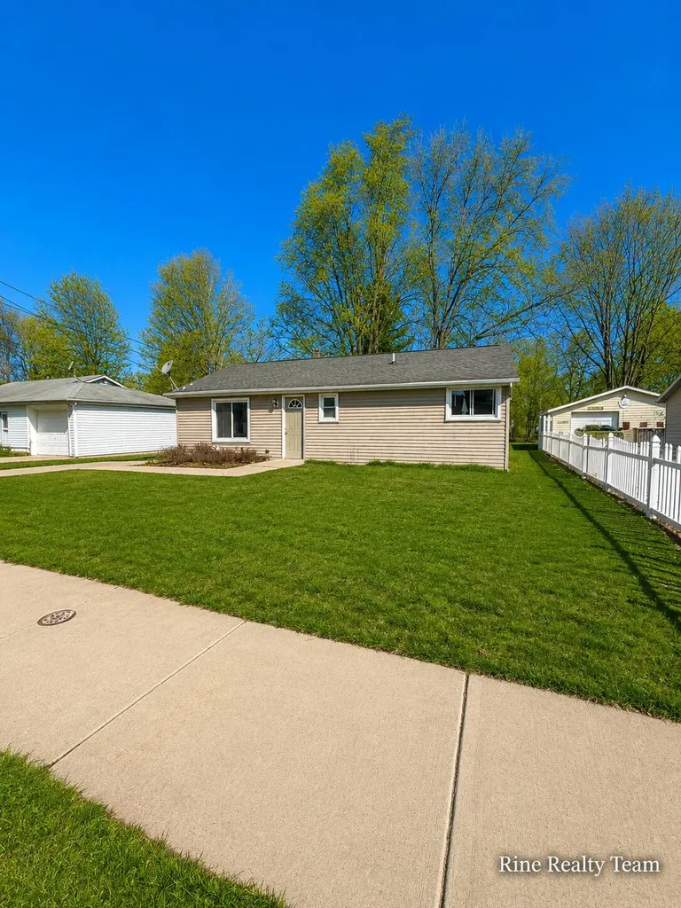 714 Cherry Street Charlotte City MI 48813