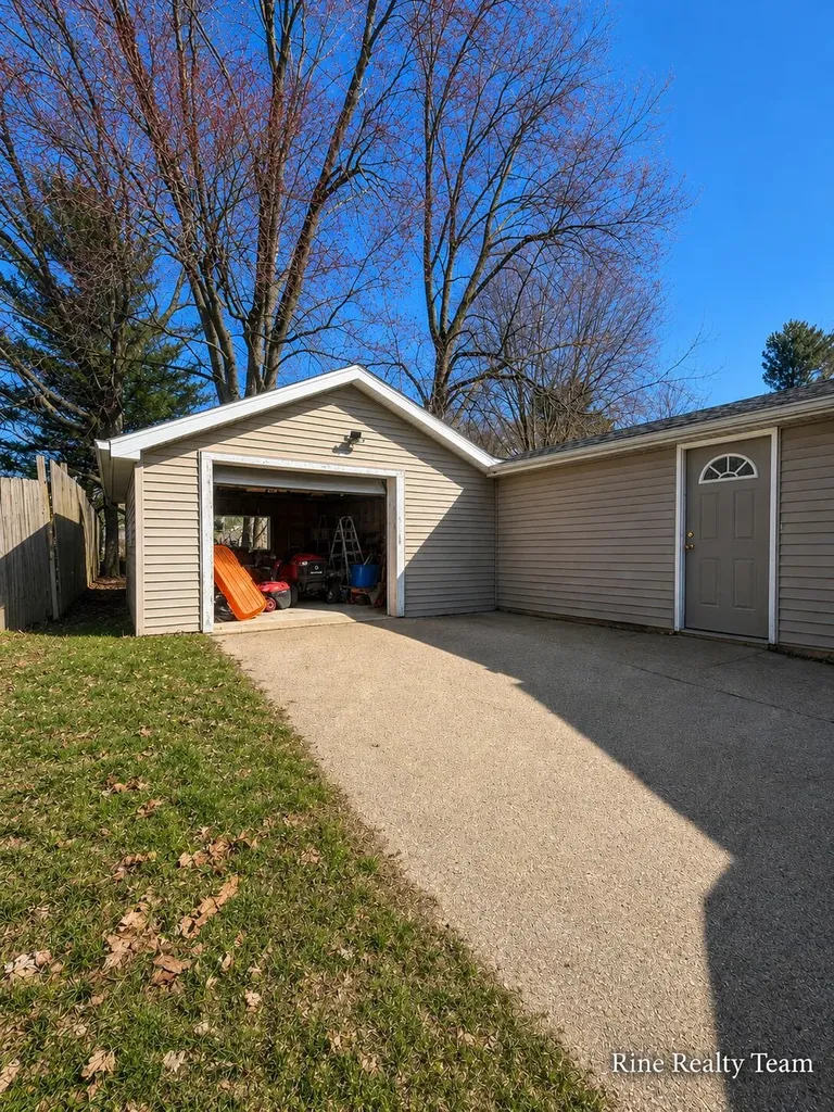 714 Cherry Street Charlotte City MI 48813