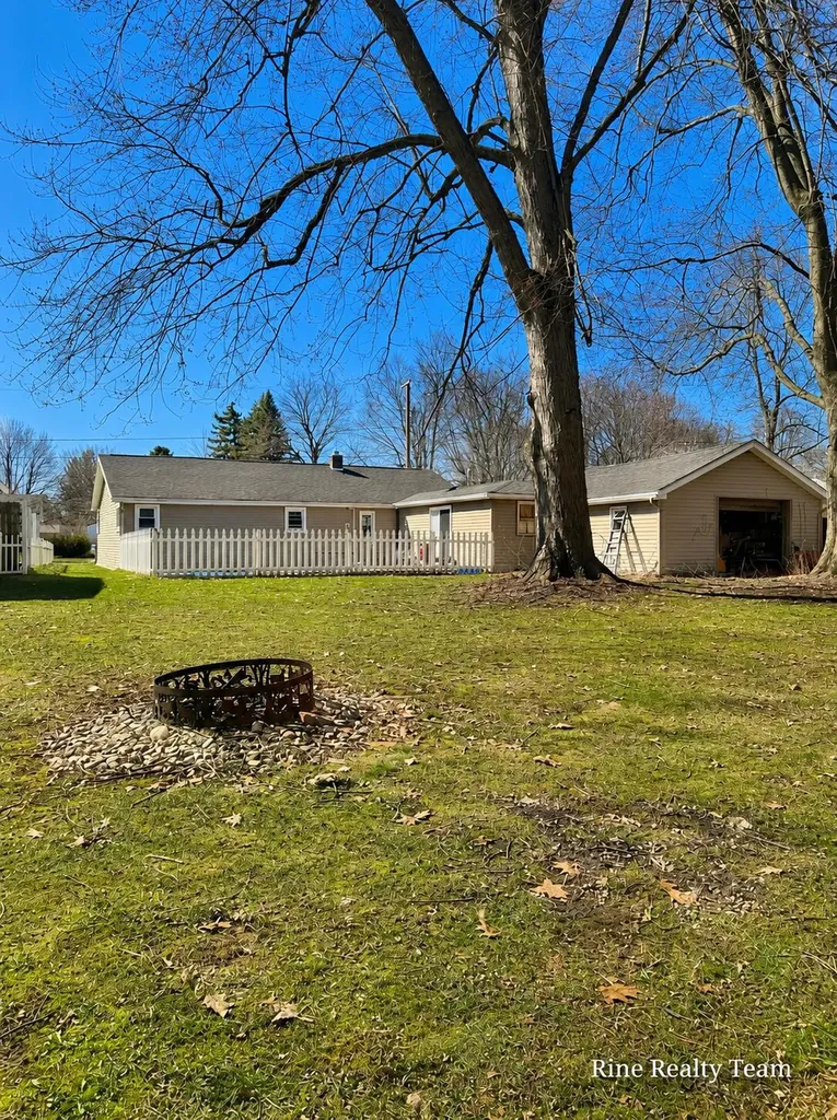 714 Cherry Street Charlotte City MI 48813