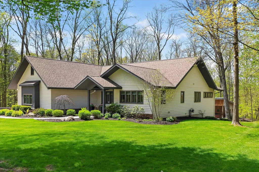 1901 Mccabe Avenue NE Ada Township MI 49331