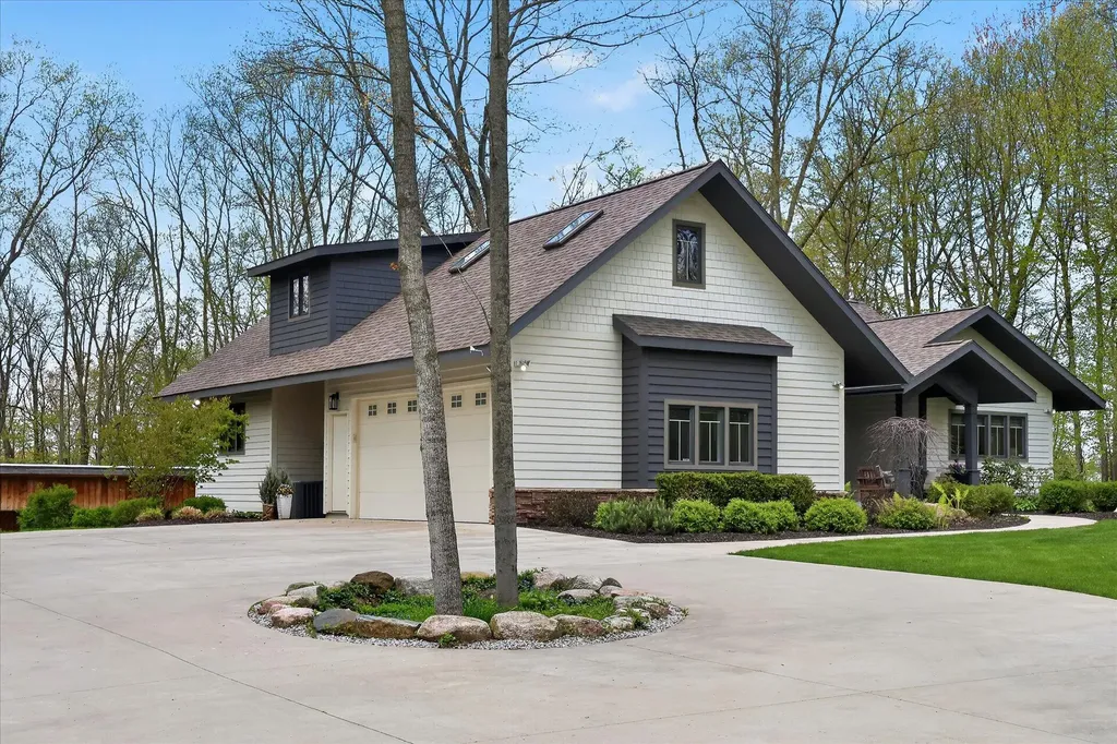 1901 Mccabe Avenue NE Ada Township MI 49331