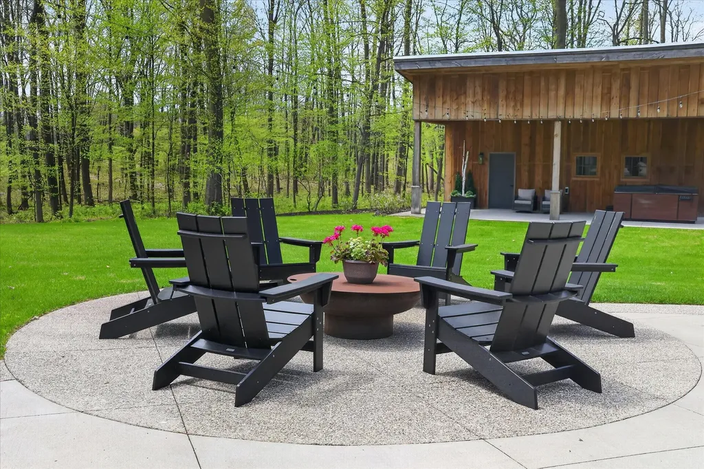 1901 Mccabe Avenue NE Ada Township MI 49331