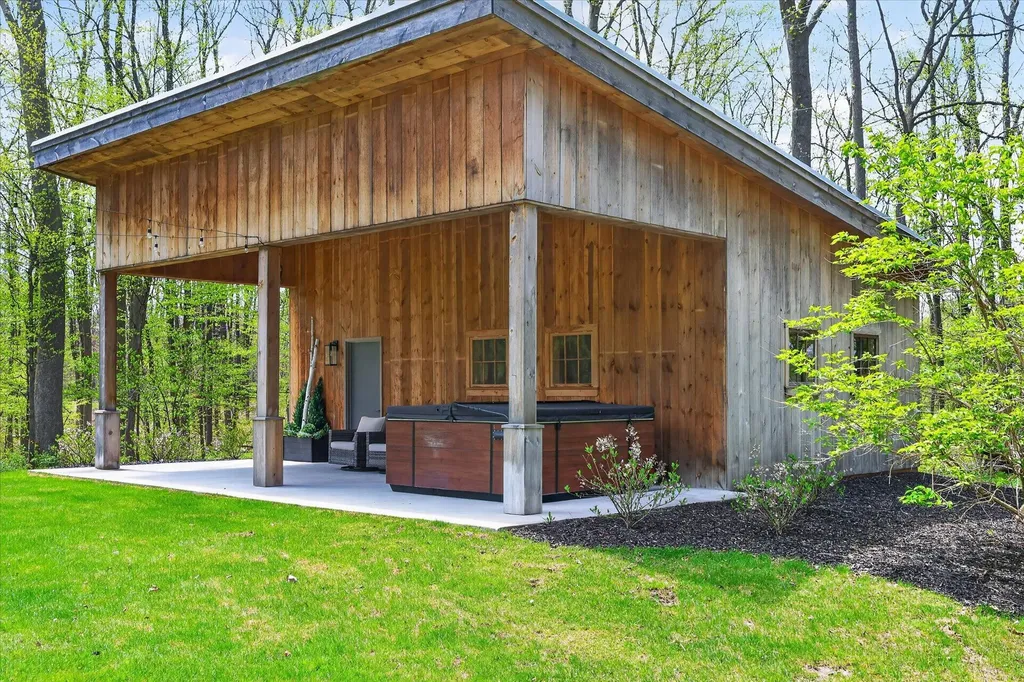1901 Mccabe Avenue NE Ada Township MI 49331