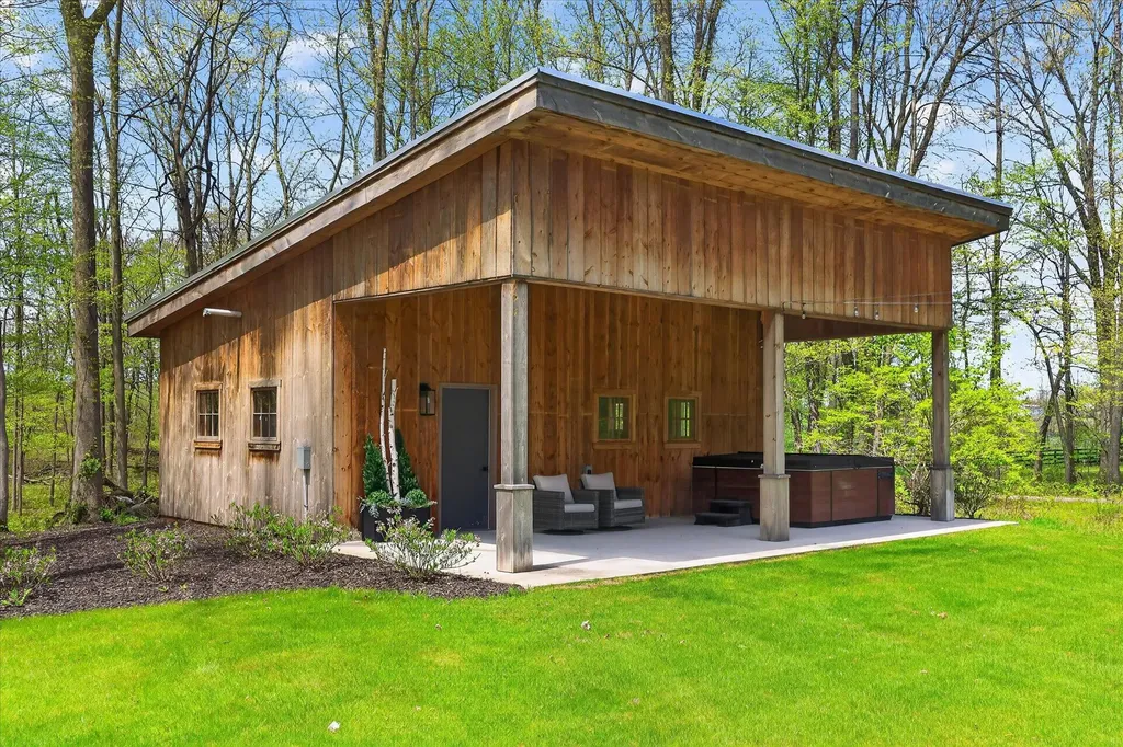 1901 Mccabe Avenue NE Ada Township MI 49331