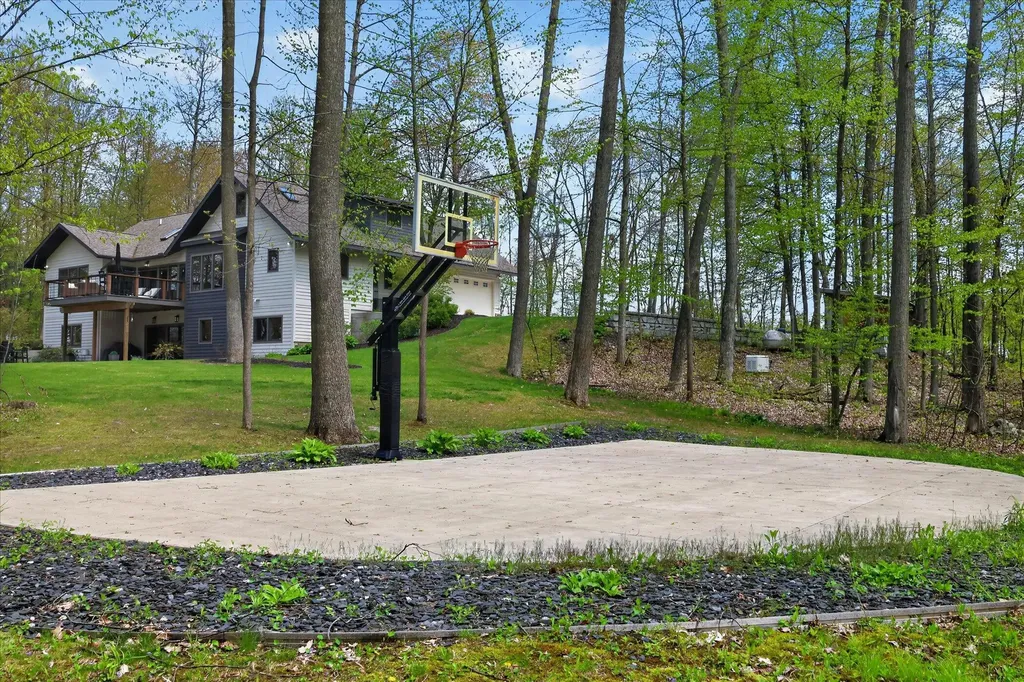 1901 Mccabe Avenue NE Ada Township MI 49331