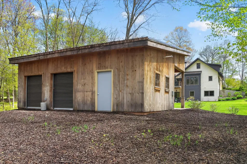 1901 Mccabe Avenue NE Ada Township MI 49331
