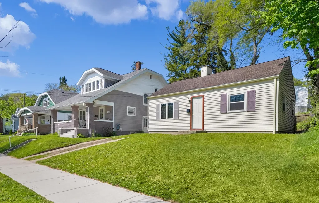 973 Valley Avenue NW Grand Rapids City MI 49504