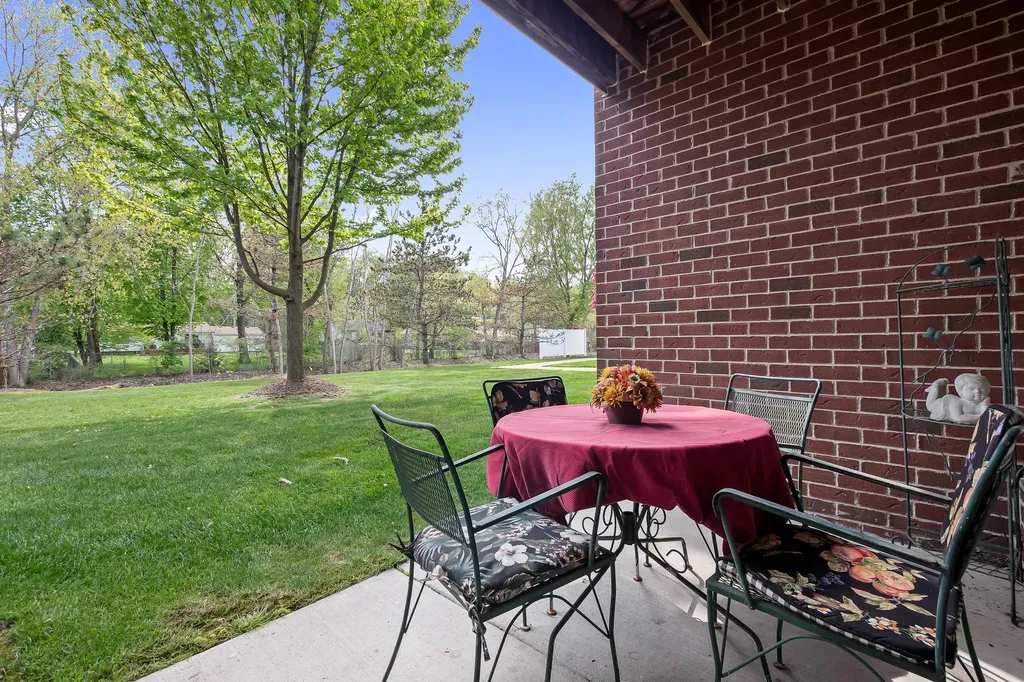 26984 Carrington Place Harrison Charter Township MI 48045